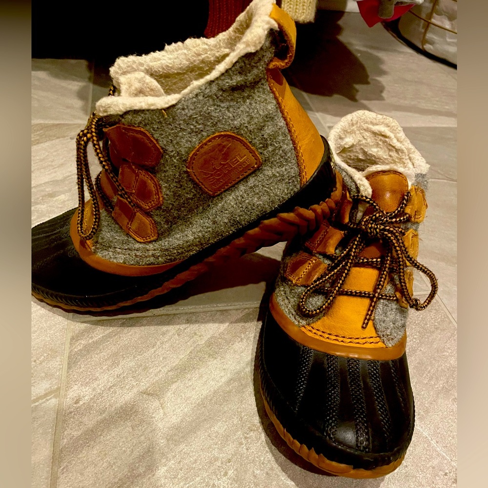 Sorel ankle bootie
